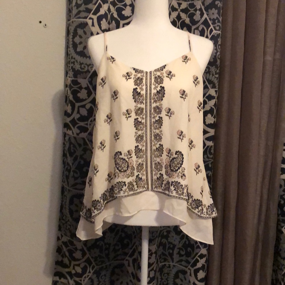Maurices strappy tank with key hole in back